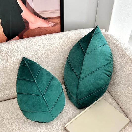 1 piece of leaf-shaped throw pillow, suitable for decorating sofas or using as a cushion in Living or bedrooms.