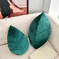 1 piece of leaf-shaped throw pillow, suitable for decorating sofas or using as a cushion in Living or bedrooms.
