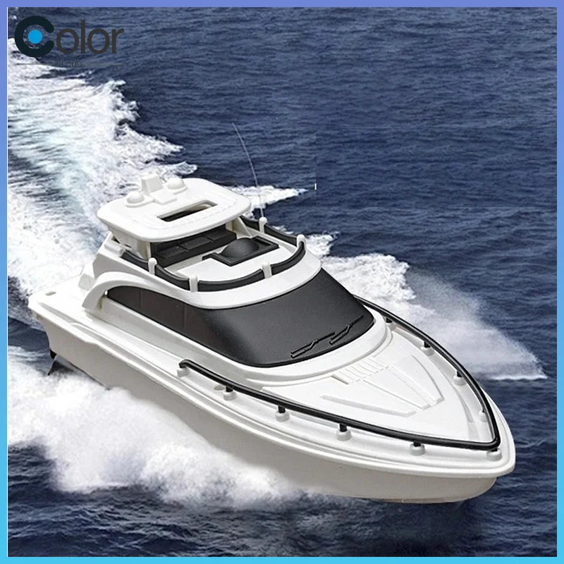 Remote Control Boats Can Be Launched To Simulate High-Speed Speedboats. Electric Steamboats. Water Park Toys for Outdoor