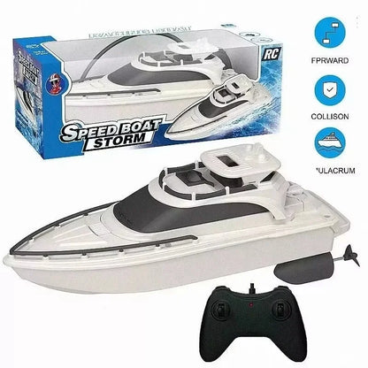 Remote Control Boats Can Be Launched To Simulate High-Speed Speedboats. Electric Steamboats. Water Park Toys for Outdoor